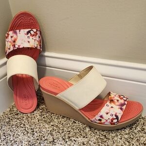 Crocs Women's Cream and Pink Sandals - EUC
